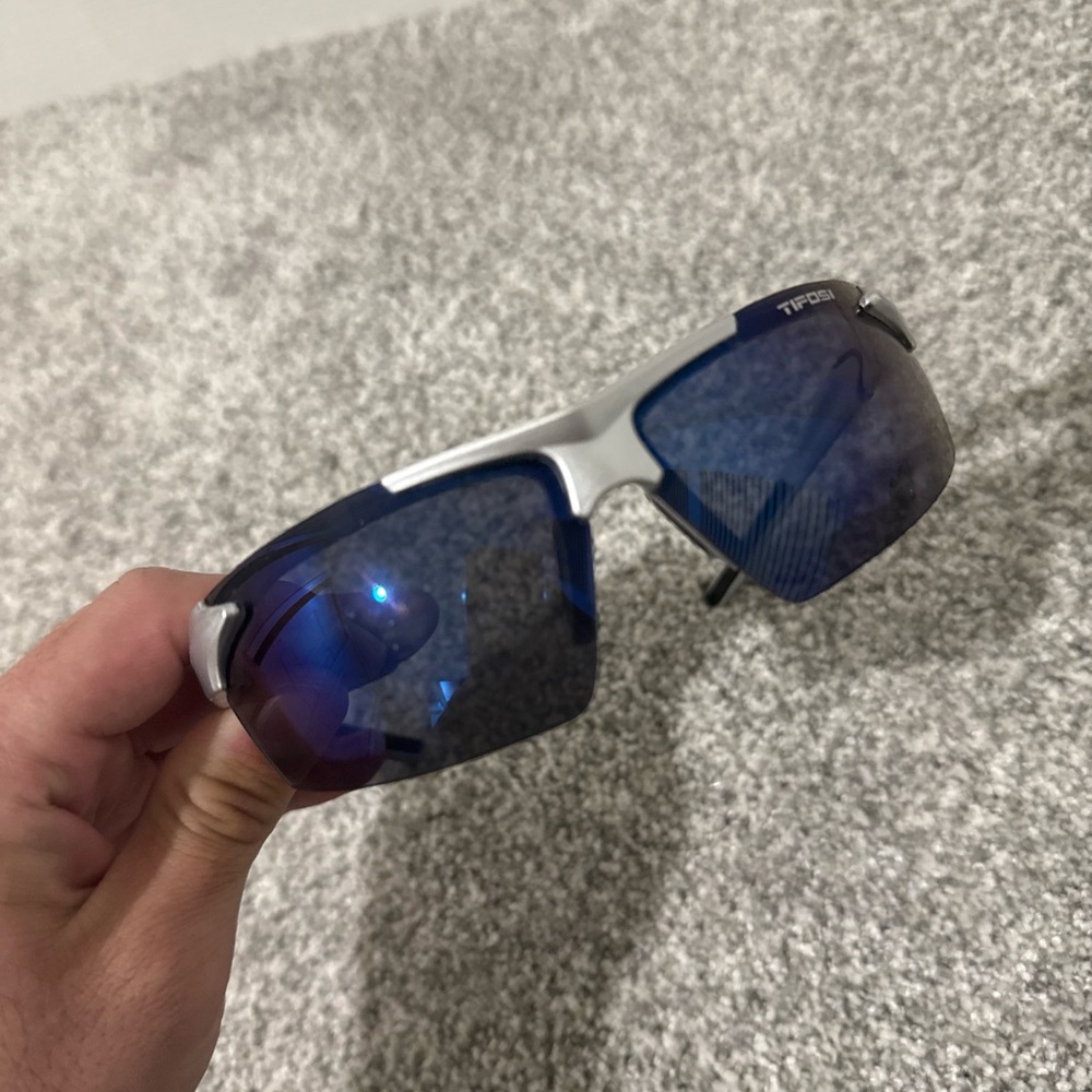 Tifosi Gray and Black Sports Sunglasses - Picture 3 of 4